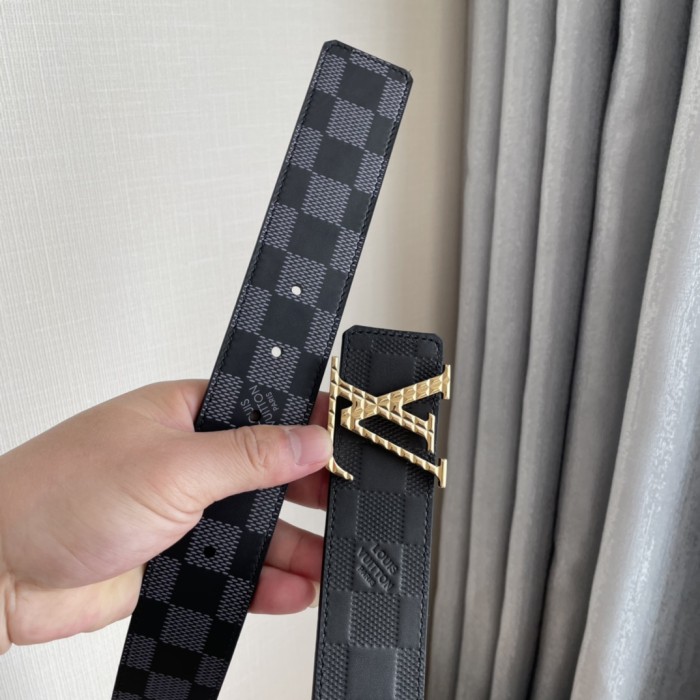 Louis Vuitton Belt 6 (width 4cm)