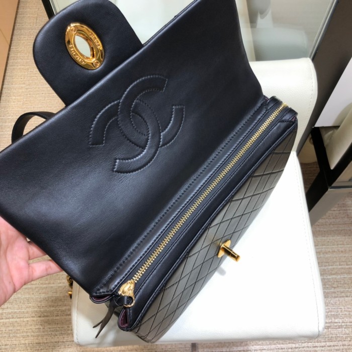 Handbag Chanel A088 size 30x8x21 cm