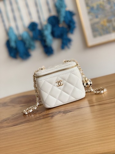 Handbag Chanel 81241 size 10.5 8.5 7 cm