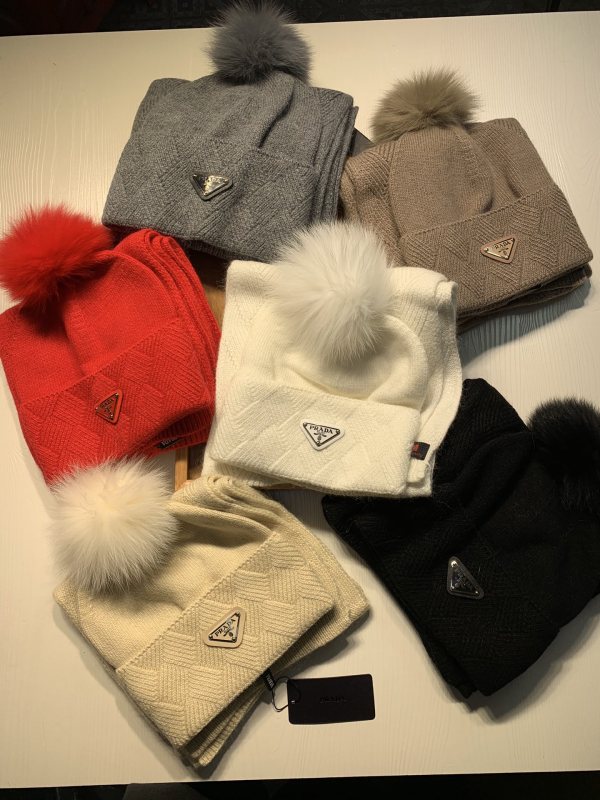 Hat & Scarf Prada 2