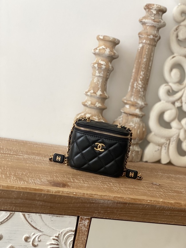 Handbag Chanel 81218 size 11 8.5 7 cm