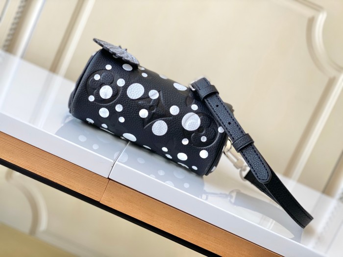 Handbag Louis Vuitton M81910 size 16X11X9cm