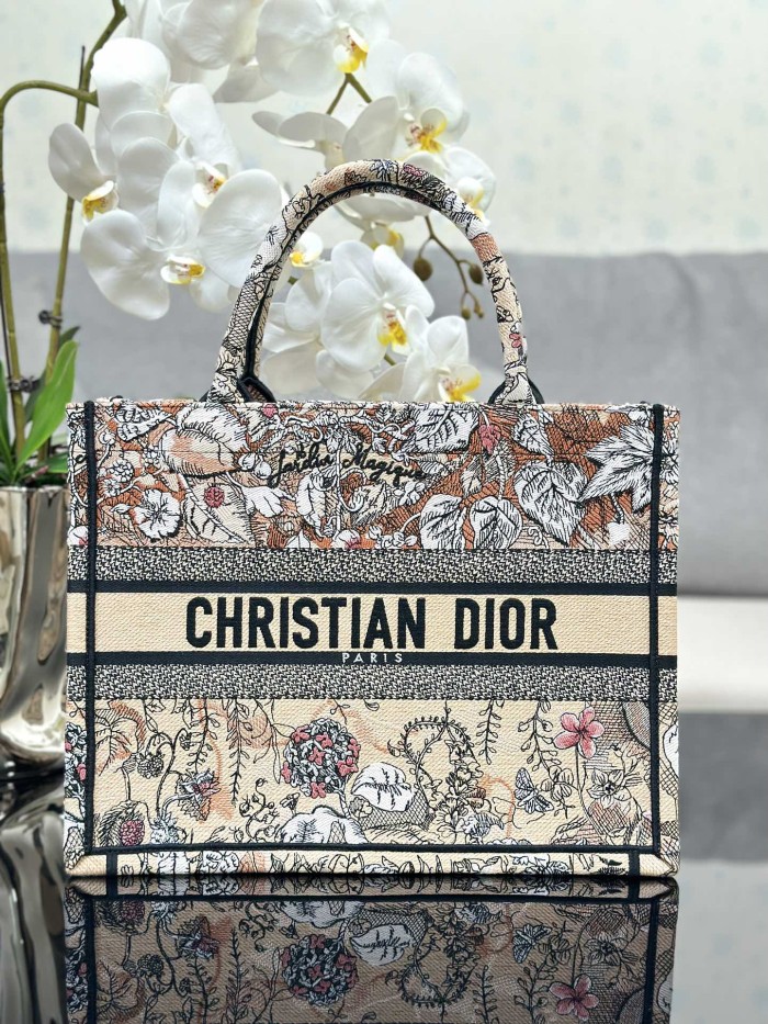 Handbag Dior M1286 size 36 x 27.5 x 16.5 cm