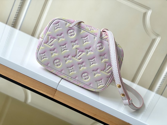 Handbag Louis Vuitton M46174 size 20 x 20 x 13 cm