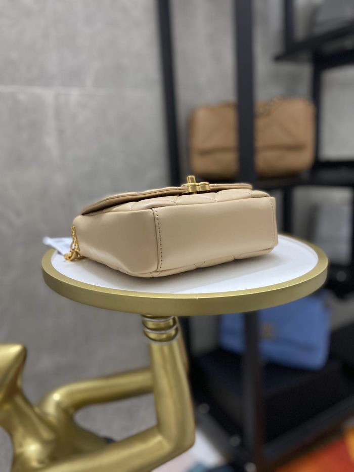 Handbag Chanel AS2189 size 14x17.5x6 cm