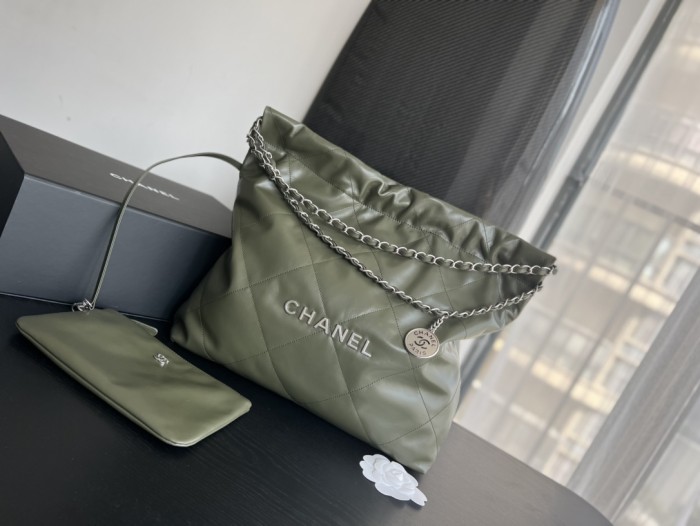 Handbag Chanel size 39cmx42cmx8 cm