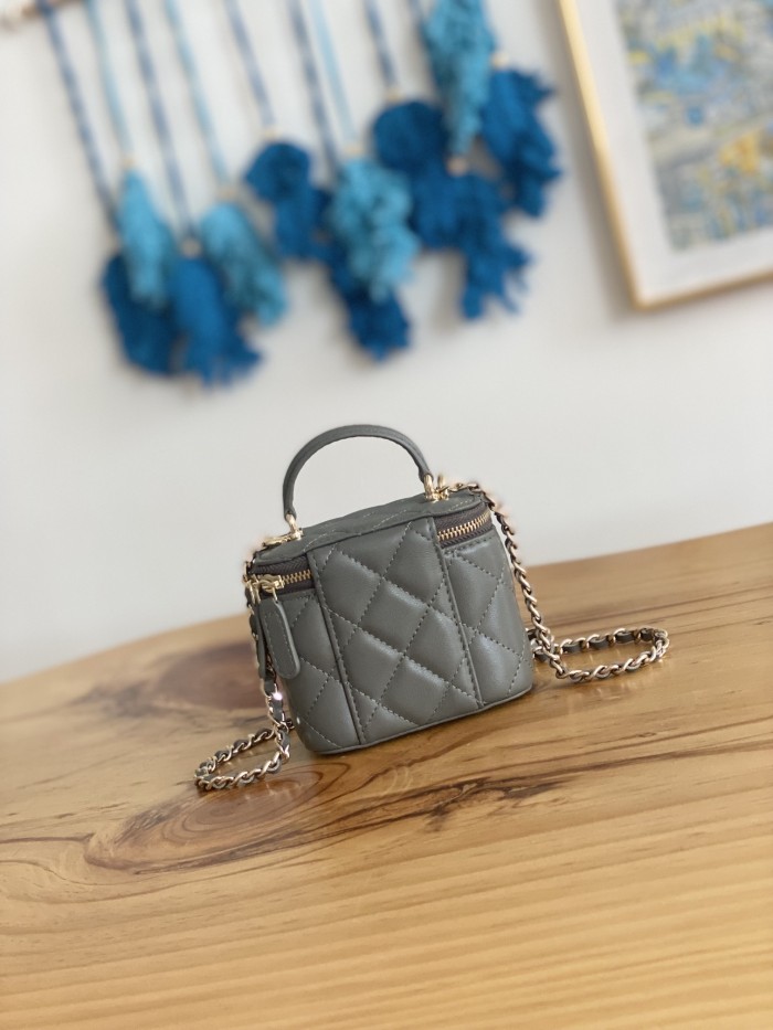 Handbag Chanel 81189 size 10 7 9 cm