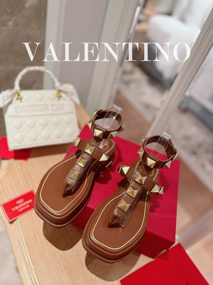 VALENTINO GARAVANI Roman Stud WOMEN 1