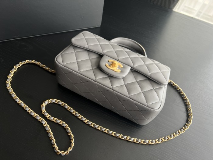 Handbag Chanel 2431 size 20cmx12cmx6 cm