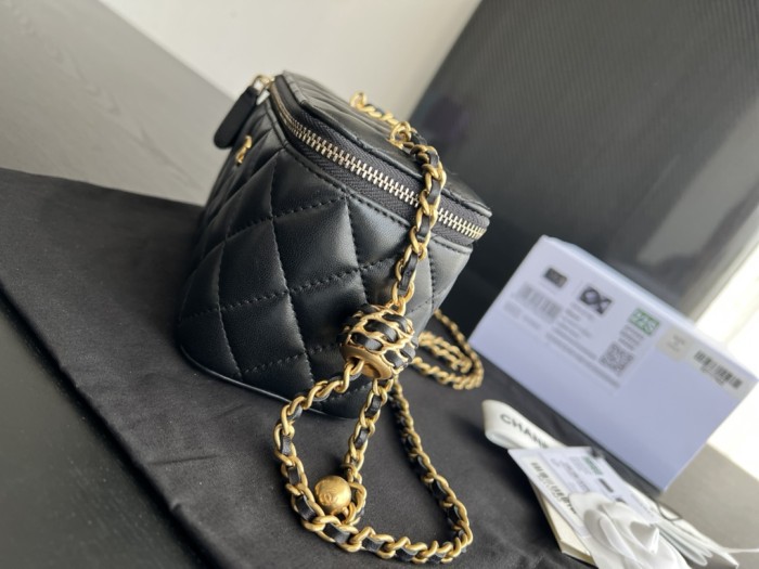 Handbag Chanel AP2303 size 17cmx9.5cmx8 cm