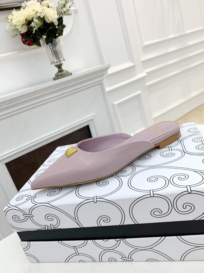 Valentino Garavani Flat sandals Women 21