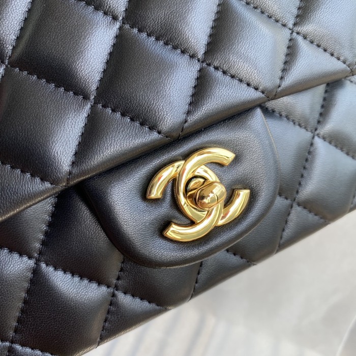 Handbag Chanel size 17 cm