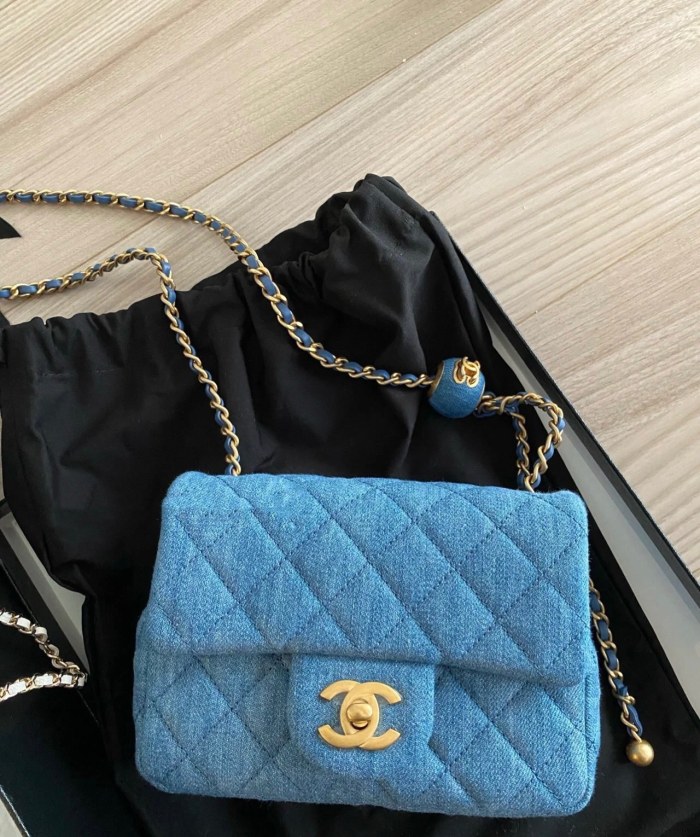 Handbag Chanel size 20 cm