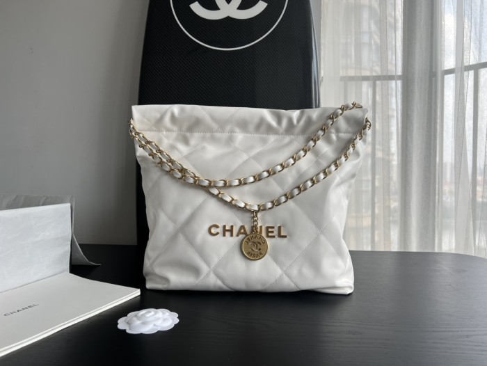 Handbag Chanel size 39cmx42cmx8 cm