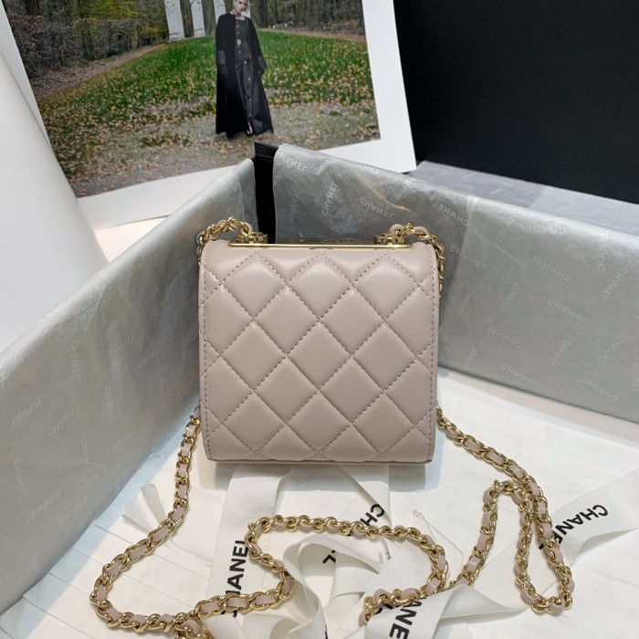 Handbag Chanel 82769 size 11 11 5 cm