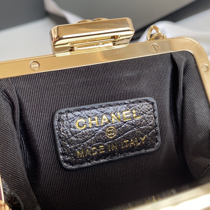 Handbag Chanel size 11×19.5×6 cm