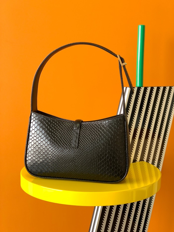 Handbags SAINT LAURENT 657228 size 24.5x16x6 cm