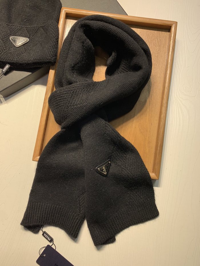 Hat & Scarf Prada 2