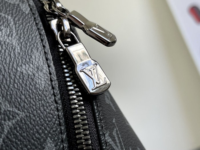 Handbag Louis Vuitton M30230 size 40x30x20cm