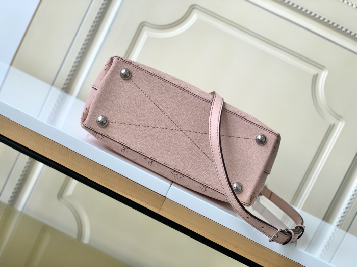 Handbags Louis Vuitton M55806 size 28 x 34 x 12 cm