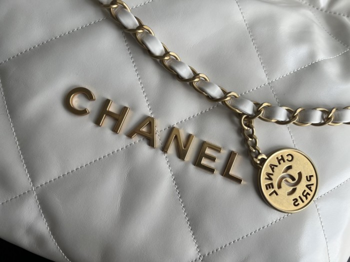 Handbag Chanel size 39cmx42cmx8 cm