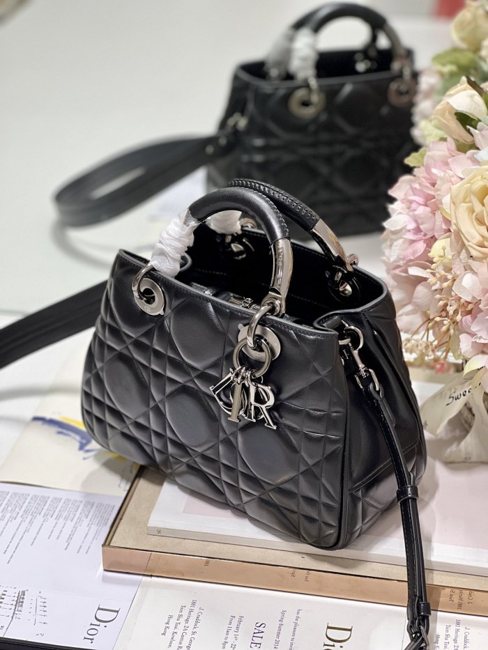 Handbag Dior 0062 size 24*16.5*9.5 cm