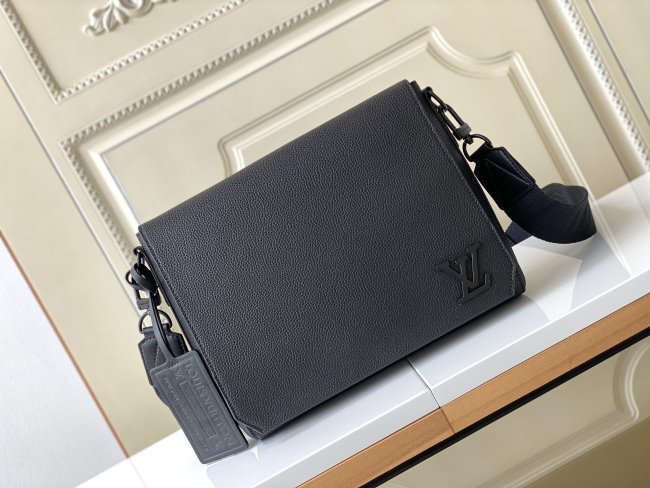 Handbag Louis Vuitton M57080 size 28 x 24 x 10 cm