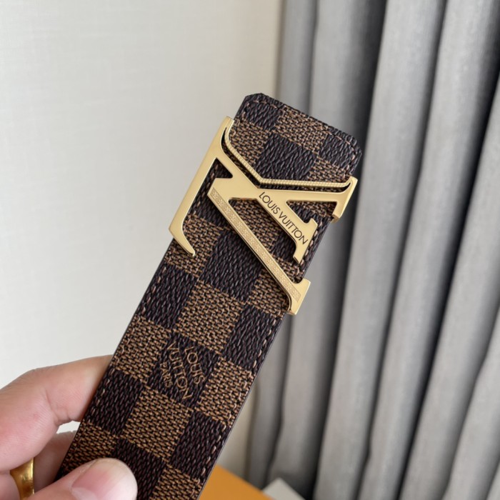 Louis Vuitton Belt 8 (width 4cm)