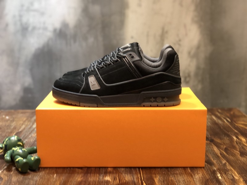 Louis Vuitton Trainer Sneakers 37