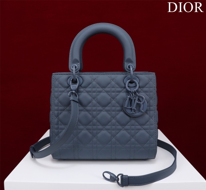 Handbag Dior M0565 size 32*24*12 cm