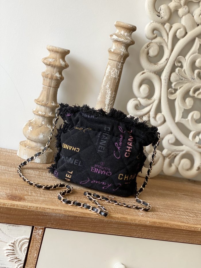 Handbag Chanel 2603 size 11x15x10 cm