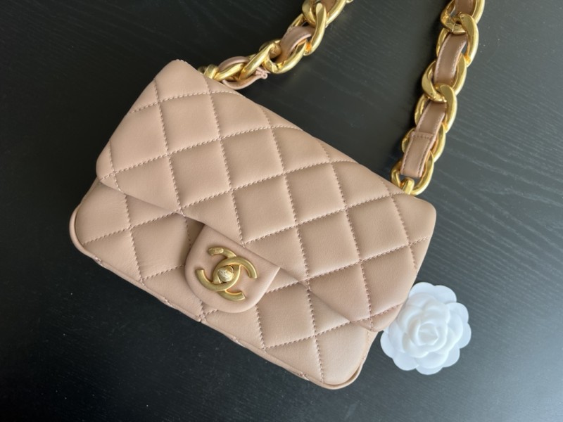 Handbag Chanel size 20 cm