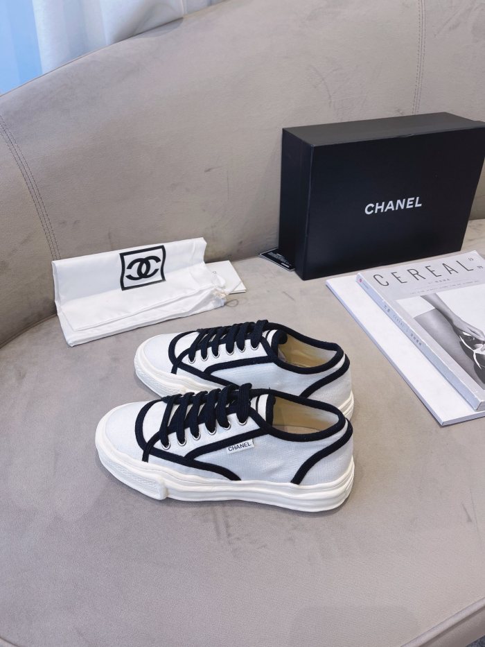 Chanel Flat canvas Sneaker 11
