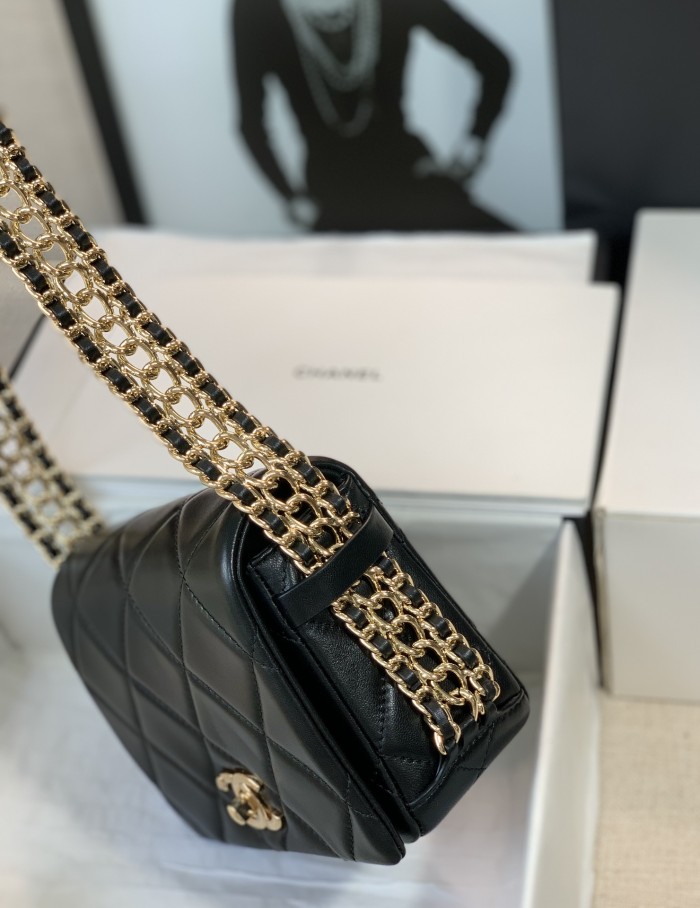 Handbag Chanel size 18 cm