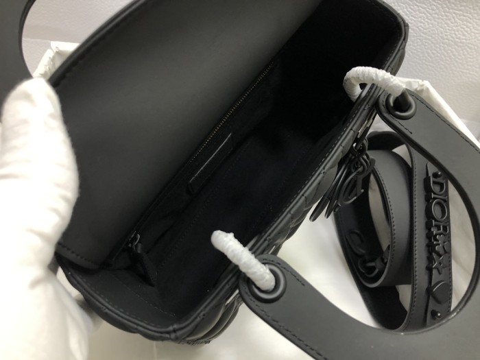 Handbag Dior M0538 size 20*16.5*8 cm