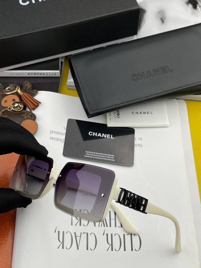 Sunglasses Chanel CH2771