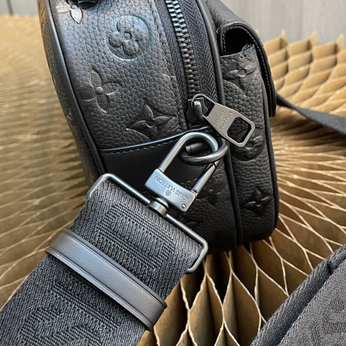 Handbag Louis Vuitton M58489 size 22x18x8cm