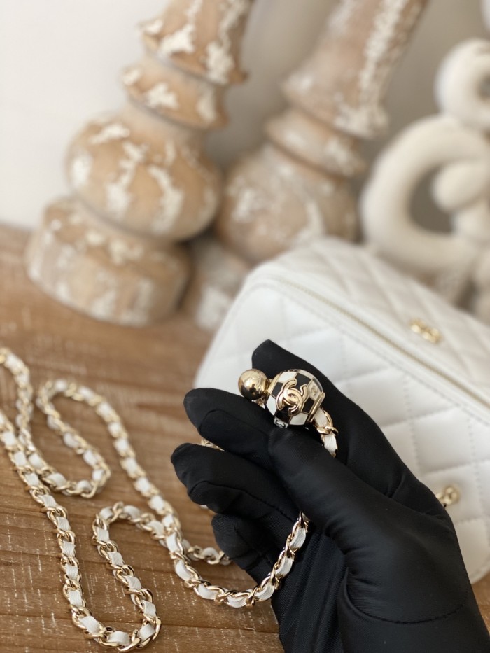 Handbag Chanel 81242 size 17 cm