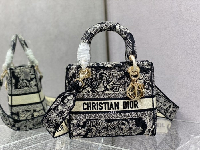 Handbag Dior size 24 cm