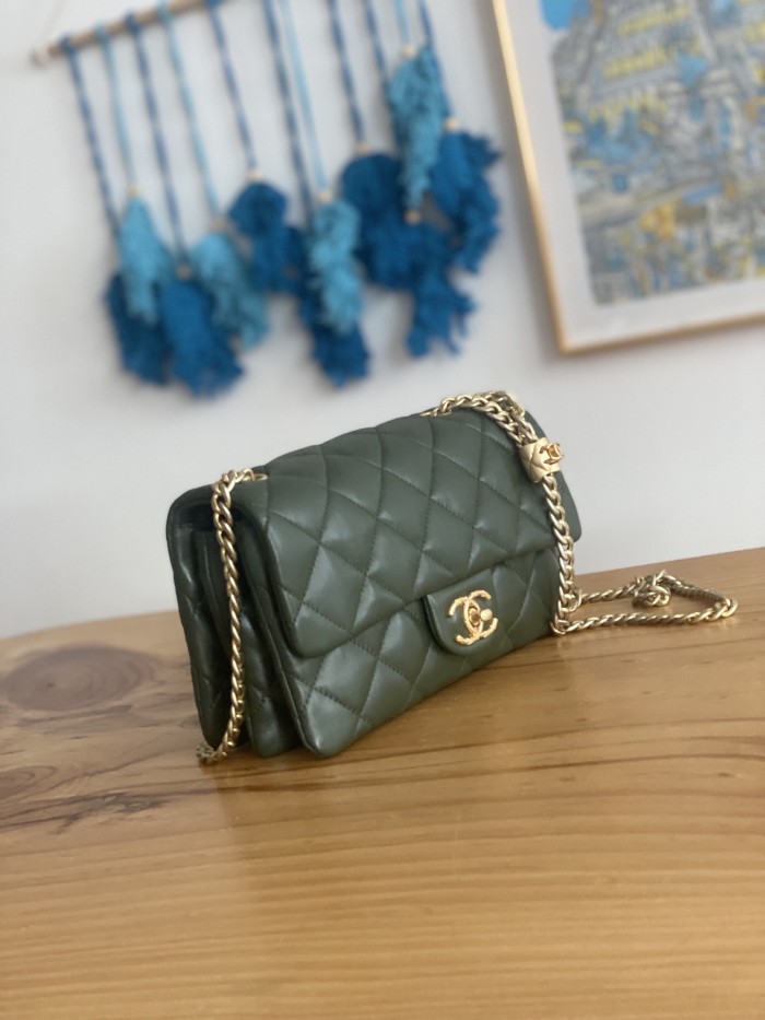 Handbag Chanel AS3393 size 14x22x8 cm