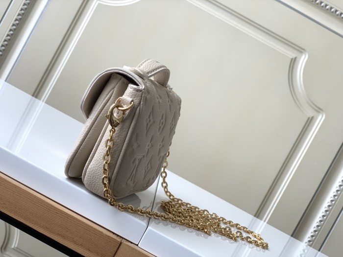 Handbag Louis Vuitton M81390 size 14 x 11 x 3.5 cm