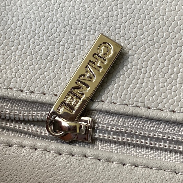 Handbag Chanel size 20 cm