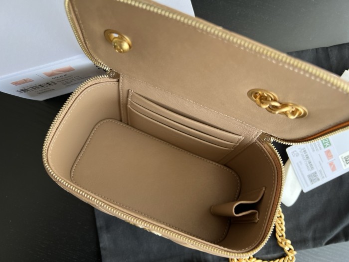 Handbag Chanel AP3044 size 17cmx9.5cmx8 cm