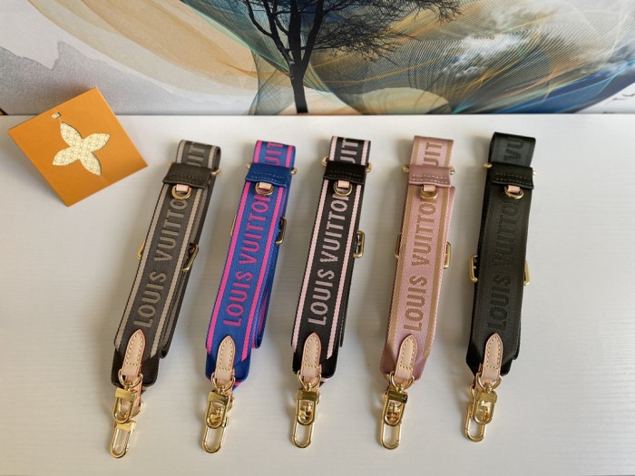 Handbag Louis Vuitton M44813 M44840 M44823 size:24 x 13.5 x 4 19.5×11×4，9.5×2 cm