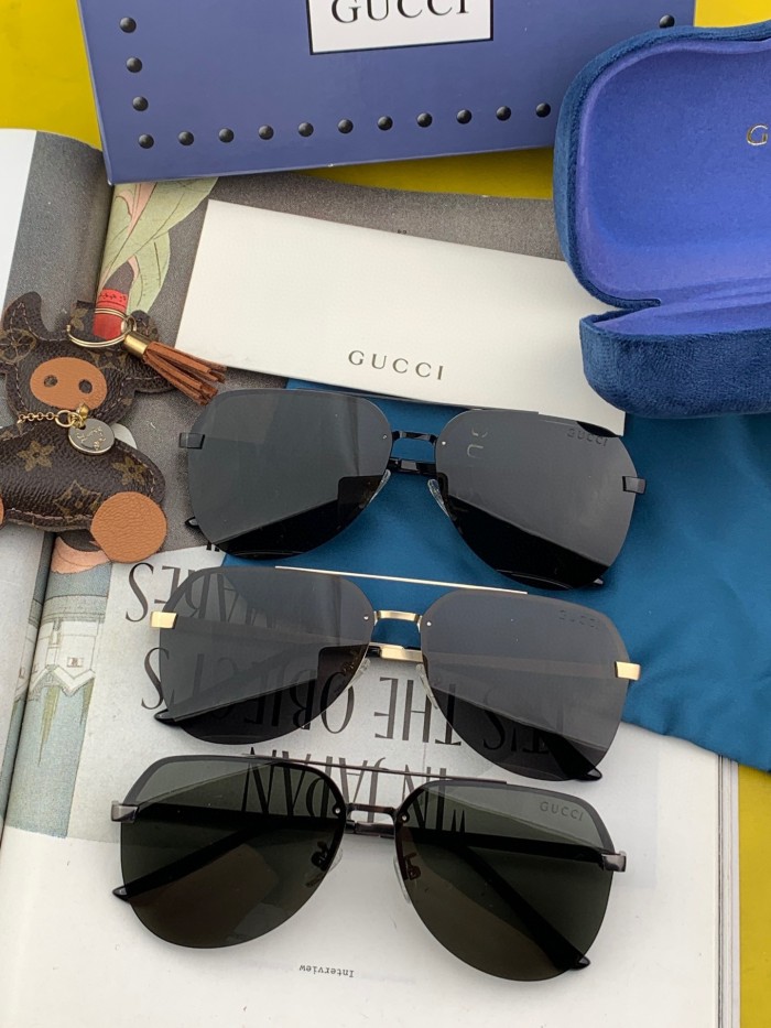 Sunglasses Gucci G028