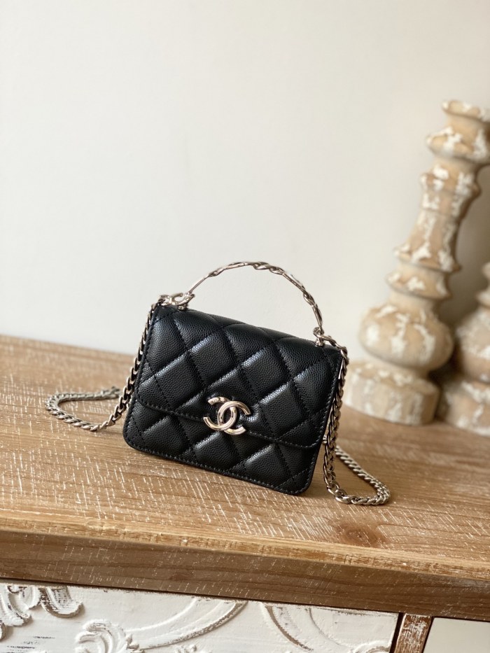Handbag Chanel 81197 size 9.5×13×6 cm