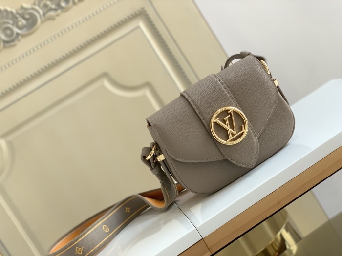 Handbag Louis Vuitton M58728 size 21 x 15 x 6.5 cm