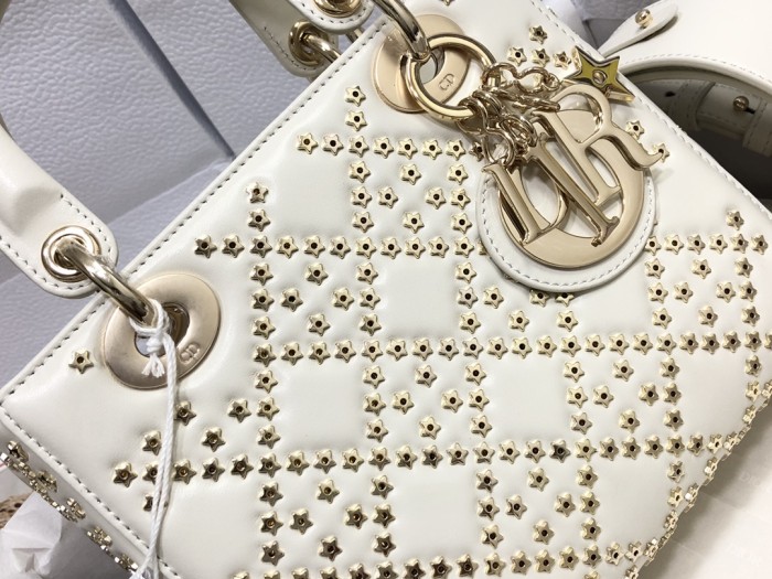 Handbag Dior M0538 size 20 x 16.5 x 8 cm