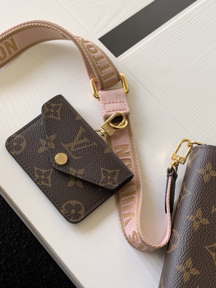 Handbag Louis Vuitton M80091 size 17x9.6x3.5cm