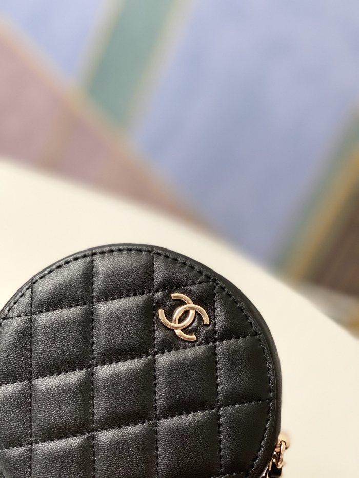 Handbag Chanel 81183 size 12x12x4.5 cm